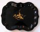 Metall Tablett, 
19. Jh. Aus 
schwarz 
lackiertem 
Metall. Rokoko 
Form. Dekoriert 
mit springen 
Rehe. ...