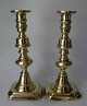 Paar, englische 
viktorianische 
Kerzenständer, 
um 1880. 
Messing mit 
rechteckiger 
Fuß. ...