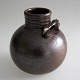 Nakajima, 
Yoshio (1940 -) 
Schweden / 
Japan: Vase. 
Braunes 
Salzglas. H.: 
10,5 cm. 
Gezeichnet.: 
...