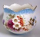Gro&szlig;e 
deutsche 
Tontopf, c. 
1900. Rokoko 
Stil inspiriert 
mit Rokoko und 
Reben, die ...