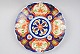 Japanische 
Imari Teller. 
19. 
Jahrhundert. 
Polychrome 
Dekoration mit 
Blumen. Dia:. 
30,5 cm.