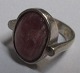 Ring aus 
Sterlingsilber 
mit rosa Stein. 
Stempel des 20. 
Jahrhunderts: 
K.... 
Durchschnitt: 
16,5. ...