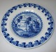Delft Teller, 
1800 - 1825. 
Die 
Niederlande. 
Dia:. 23,6 cm. 
Mischperiode. 
Blau Glasur.
