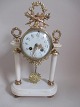 Franz&ouml;sisch 
S&auml;ule Uhr, 
aus dem 19. 
Jahrhundert. 
Teilweise 
vergoldet. 
Marmorsockel; 
...