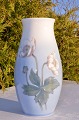 B&G Porzellan, 
Bing & Gröndahl 
Porzellan Vase 
mit 
Blumendekor, 
nr. 342-5249. 
Höhe 21 cm. ...