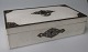 Kartenspielen 
Schachtel um 
1880, 
wei&szlig; 
lackiert. Innen 
mit rotem 
ausgekleidet; 
mit ...