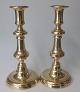 Paar Englisch 
Kerzenleuchter 
aus Messing, 
aus dem 19. 
Jahrhundert 
H:.. 22 cm.