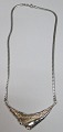 Halskette aus 
Sterlingsilber, 
20. Jahrhundert 
L:.. 38 cm. 
Gestempelt: 
925, F-Sterne. 
Gew. 13,8 ...