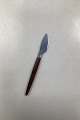 Eton Raadvad 
Fruit Knife in 
Steel and 
Rosewood. 
Designed by 
Henning 
Nørgaard. 
Measures 16 cm 
(6 ...