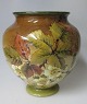 Doulton Lambeth Vase. Carrara Waren, Fayence, 1880 - 1900, England. Braune Glasur mit ...