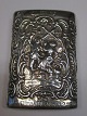 Tændstikholder 
i sølv, 
Holland. 20. 
årh. Med rococo 
dekorationer af 
dansende og 
rygende. ...
