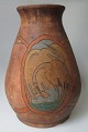 Dänische Künstler o. 1900 Vase. Jugend. Rot Ton. Kalte gemalten Dekorationen. 1) 2 Reiher ...