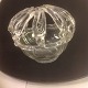 Blumen Bowl.
mit einem 
kompliseret 
Netzwerk von 
Bolzen ...