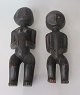 Par African 
geschnitzte 
Figuren aus 
Holz, 20. 
Jahrhundert. 
Eine Frau und 
ein Kind. Augen 
mit ...