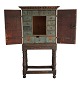 Kabinettschrank 
mit 18 
Schubladen
Hergestellt in 
Schweden um 
1750, Barock
H: 182cm. B: 
98cm. ...