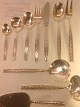 PAN. 
(sølvvarefabrikken 
Tocla).
12 stk 
Middagskniv 
Længde: 22 cm.
12 stk 
Middagsgaffel 
Længde: ...