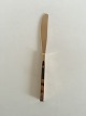 Bernadotte 
Scanline 
Spisekniv med 
Grillskær i 
Bronze. 21 cm 
L.