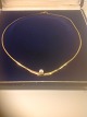 Eine Halskette mit Perle.Gold 8k 333Kettenlänge : 43 cm.Perle Ø 5,4 mm.Gewicht 4,3 ...