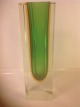 Große schöne 
Murano Vase.
grün
Höhe: 23 cm.
Breite 6.8 x 
6.7 cm
sehr schön und 
gut ...