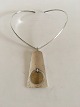 Hans Hansen 
Sterling Sølv 
Halsring og 
Vedhæng. Ringen 
måler 13 cm Ø. 
Vedhæng måler 
8,5 cm x 3,5 
...