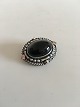 Georg Jensen 
Sterling Sølv 
Broche med Sort 
Sten No 419. 
Måler 3 cm x 
2,5 cm. Vejer 
11,5 gram. ...