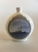 Royal 
Copenhagen Vase 
No 1715 med 
Ship and Three 
Lions and Nine 
Hearts. 1st 
Quality. The 
vase ...