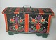 Norwegian 
lackiertes Holz 
Schatullen, 19. 
Jh. Mit runden 
Deckel und 
beschläge. 
Länge:. 23 cm. 
...