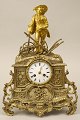  Französische Bronzeuhr ungefähr, 1840 - 60Gehäuse mit Rokokomustern und Blattwerk, ...