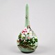 Japanische 
Porzellan-Vase. 
um 1900. 
Hellgrün Glasur 
mit 
handbemalungen 
von Blumen. Mit 
...