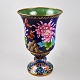 Cloisonné-Vase. 
20. 
Jahrhundert. 
China. 
Dekorationen 
mit Blumen und 
Schmetterlingen.
 H: 32 ...