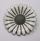 Margeritte 
brosche, 
Sterling 
Silber, A. 
Michelsen, 
Kopenhagen, 
Dänemark. 20 
cm. Dia:. 3,2 
cm. ...