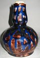 Flasche mit 
Stöpsel aus 
Keramik, 
Dänemark, ca. 
1900. Dekoriert 
in braunen und 
blauen Farben. 
H:. ...