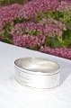 Serviettenring 
drei Turme 
/830er Silber, 
von 1935. Ring, 
Lange 4,8 x 3,5 
cm. Höhe 1,7 
cm. ...