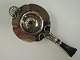 Georg Jensen. 
Silver (830). 
Tea strainer. 
Model no. 6. 
Length 19 cm. 
Produced 1909 - 
1914.