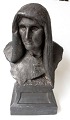 Sinding, 
Stephan (1846 - 
1922) Dänemark: 
Büste einer 
älteren Frau. 
Schwarz Ton. 
Höhe:. 32,5 cm. 
...
