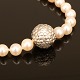 Ole Lynggaard: 
Pearl necklace 
with 14kt gold 
snap
D: 1,4cm