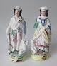 Paar 
Staffordshire 
Steingut 
Figuren von 
Mann und Frau 
mit den Hunden, 
um 1840. 
England. ...