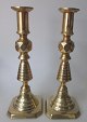 Paar Englisch 
Messing 
Leuchter, 19. 
Jahrhundert 
Höhe:.. 25 cm.