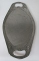 Oval Tablett 
Kayserzinn, 
4397, 
Jugendstil, 
Deutschland. 
Ca. 1900. Der 
mit Laub und 
Blumen. ...