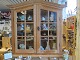 Vitrinenschrank
Vitrinenschrank 
aus Kiefer
Um ...