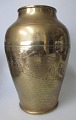 Japanische 
Messing Vase 
mit 
Dekorationen, 
ca. 1900. 
Dekorationen in 
Form von 
Landschaft mit 
...