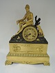 Französischer Bronze Uhr mit Sitzendem Jäger. Höhe 39 cm. Produziert ca. 1840. Uhrwerk ist in ...