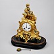 Französischer vergoldeter Bronze- / Zink Kamin Uhr, 19. Jahrhundert Dekoration in Form von ...