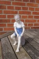 Bing & Gröndahl 
B&G Figur Nr. 
1757 aus 1. 
Wahl. 
B&G Porzellan 
Figuren aus 
Dänemark.
Junge auf ...