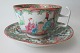 Chinesische 
Tasse und 
Untertasse, 
Famille Rose, 
19. Jh. 
Polycrom bemalt 
mit Blumen, 
Vögeln und ...