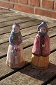 Hjorth Figur aus L. Hjorth Keramik Bornholm. Schöne Figuren von Frauen im Anzug. Marke: ...