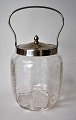 Bisquit Eimer 
aus Glas mit 
Schleifen, 
1900.