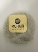Brushed Lace er et naturprodukt af højeste 
kvalitet fra  sydafrikanske angorageder blandet 
med den fineste Mulberry Silke.
Den viste farve er: Sand, Farvenr. 3005
Prisen er pr. nøgle med 25 gram Brushed Lace