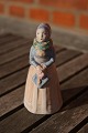Hjorth Figur aus L. Hjorth Keramik Bornholm, Dänemark. Schön Figur von Frau mit Gesangbuch im ...