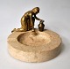 Jugendstil 
Aschenbecher 
aus Marmor mit 
vergoldeter 
Bronzefigur, 
20. Jh. Figur 
in Form einer 
...